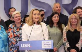 Elena Lasconi, întrebată pe cine preferă în turul 2 între Crin Antonescu sau Nicușor Dan, a răspuns: "Pe Brad Pitt".