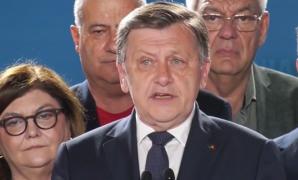 Crin Antonescu: "Până nu se numără toate voturile nu putem vorbi de câştigători. Sper să ne vedem în turul 2"