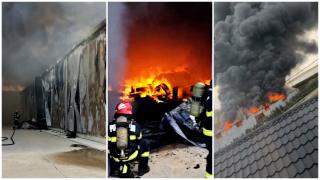 Incendiu puternic la o hală de fotovoltaice din Galaţi. Fumul gros, care se vedea de la kilometri distanţă, i-a îngrozit pe şoferi