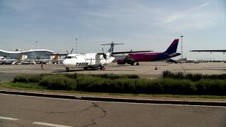 Întârzieri fără precedent la zboruri, anunţate pentru vară. Pe cine dau vina companiile şi piloţii