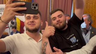 Iritat, George Simion și-a pus "gărzile de corp" să îl scape de jurnalişti. Întrebările la care a refuzat să răspundă. VIDEO