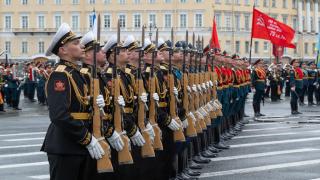 Ucraina ameninţă că va ataca parada de Ziua Victoriei de la Moscova. Rusia ar fi încălcat armistiţiul de pe front