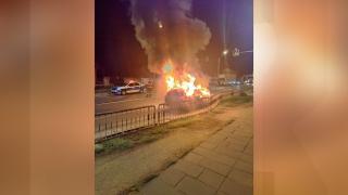 Momente de panică în Strehaia. Mai mulţi indivizi ar fi aruncat cu benzină pe o maşină, în timp ce şoferul era la volan