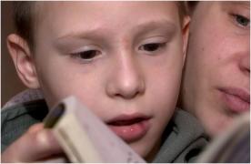Născut prematur și cu epilepsie, Dorian poate fi ucis de propriile emoții. O baterie îl ține, la propriu, în viață și are nevoie de una nouă