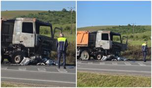 O motociclistă a murit pe loc, după ce a intrat în plin într-un camion, în Lugoj. Impactul a fost urmat de un incendiu. Soţul femeii a fost martor