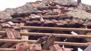 "Stăm la mila Guvernului". Sute de oameni din Mehedinţi, nevoiţi să-şi repare din buzunarul propriu casele distruse de grindină