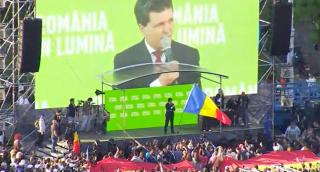 "România în lumină". Mitingul electoral de susţinere pentru Nicuşor Dan la care au participat mii de oameni: "Cum a ajuns ura asta să ne dezbine?"