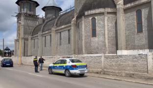 Un băiat de 17 ani a căzut de pe acoperişul unei biserici, în Constanţa. Polițiștii verifică dacă a fost un accident