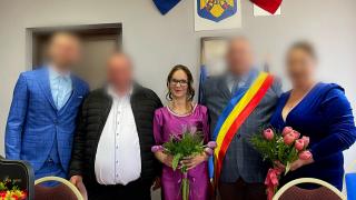 Acum o lună, zâmbeau în poze, la nuntă. Acum, un şir de ghinioane a ucis-o pe mamă şi fiul de doar 3 ani. Tatăl nu are bani să-i îngroape