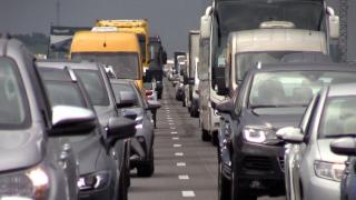CAMERA ASCUNSĂ. Piesa obligatorie de la maşină pe care şoferii şi-o scot la service-uri