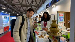 Gust românesc cu succes internațional: păstrăvul, zacusca și vinul nostru au cucerit Europa la târgul din Milano