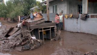 Gălăţenii afectaţi de inundaţi nu şi-au asigurat locuinţele nici acum, la opt luni de la dezastru. Poliţa este 50 de lei