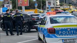 Beat criță, blocat în mașină, în parcarea unui hipermarket din Iaşi. Polițiștii au spart geamul crezând că e o urgență medicală