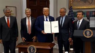 Războiul comercial dintre SUA şi China, pus pe pauză. Motivul pentru care Trump a acceptat reducerea taxelor