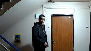 Cartier din Sectorul 4, terorizat de un spărgător profesionist. Bărbatul forţează uşile cu o rangă, fură ce apucă şi fuge