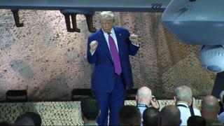 Donald Trump, pus pe laude după ce a semnat contractul de 200 de miliarde $ cu Qatar. "Nu am mai văzut de mult timp astfel de cămile"