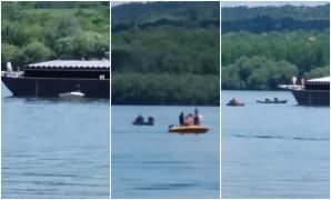 Accidentul naval de pe Dunăre, filmat: momentul în care bărcile sunt lovite puternic de barjă / Cei doi pescari dispăruți, în continuare de negăsit