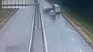 Carambol cu 3 mașini pe A1. 11 persoane au fost rănite, Planul Roșu activat