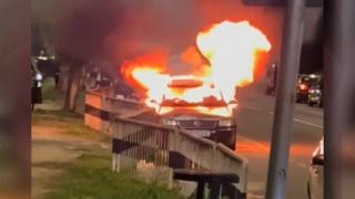 Un mehedinţean şi-a autoincendiat maşina şi a încercat să îi ducă pe poliţişti pe o pistă falsă