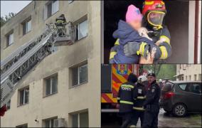 Incendiu într-un bloc din Ploiești. Locatarii, evacuați cu autoscara de pompieri