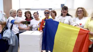 Românii din diaspora îşi explică votul: nu pentru "omul Simion", ci de "furie"