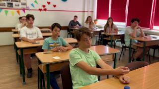 Evaluarea Naţională s-ar putea schimba: noile materii la care elevii de clasa a 8-a ar putea da examen. Părinţii sunt revoltaţi