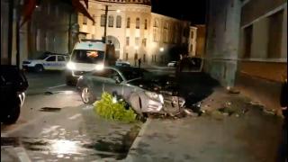 Cinci tineri cu vârste între 16 și 20 de ani, răniți într-un accident în Maramureş. Şoferul a pierdut controlul maşinii şi a lovit un vehicul parcat