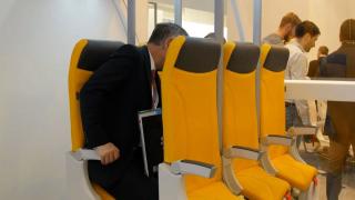 Companiile de zbor ar putea introduce locuri în picioare în avion, cu doar 1 €. Pilot: "Pasagerii devin adevărate proiectile"