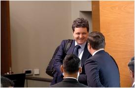 Nicușor Dan a plecat de la Primăria Capitalei în aplauzele angajaților. Băluţă şi Piedone spun că nu intră în cursa pentru Bucureşti