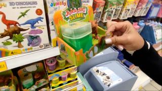 Nereguli pe bandă rulantă descoperite de ANPC în Bucureşti. Zeci de articole periculoase retrase, amenzi de 50.000 de lei