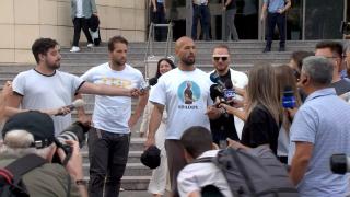 Fraţii Tate, acuzaţi de 21 de infracţiuni în Marea Britanie, care cere extrădarea lor