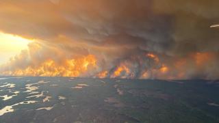 Incendii de vegetație în Canada. 17.000 de persoane evacuate și 200.000 de hectare distruse