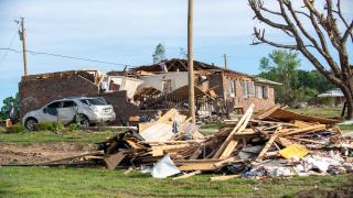 Vreme extremă în SUA. Cel puțin un mort și șapte răniți, case distruse complet în urma tornadelor