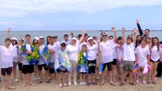 Momentul emoţionant în care 30 de copilaşi din Buzău văd marea pentru prima dată. Vis împlinit de 1 Iunie