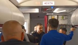 Scandal monstru la bordul unui avion Wizz Air care urma să decoleze de pe Otopeni. 9 persoane, date jos