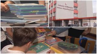 Copiii încă mai vor să citească. Cum şi-au înfiinţat elevii de la o şcoală din Bucureşti propria bibliotecă
