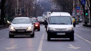 Asiguratorii, obligaţi să explice de ce tot scumpesc poliţele RCA, în ciuda plafonării