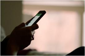 Clienții unei companii telefonice, victimele unei noi escrocherii. Cum sunt păcăliți să transfere bani