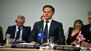 NATO avertizează Rusia că va reacţiona "devastator" dacă Moscova va încerca să atace Alianţa