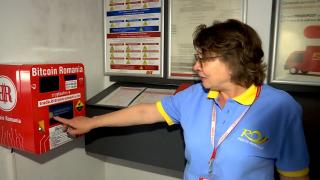 Primul bancomat de criptomonede la o poştă. Localnicii au venit să vadă cum funcţionează
