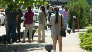 Plata contribuţiei la Pilonul III, noul beneficiu al angajatorilor. Românii, îndemnaţi de BNR să ia al doilea