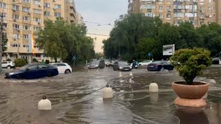 Străzile din Bucureşti, inundate după furtuni. Cele mai expuse cartiere