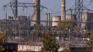 Lovitură înainte de expirarea plafonării: compania cu cel mai mic preţ la energie nu poate primi mulţi clienţi