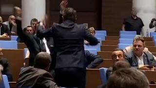 Îmbrânceli în Parlamentul Bulgariei, după anunţul adoptării euro din 2026