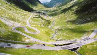 S-a redeschis circulaţia rutieră pe Transalpina şi Transfăgărăşan