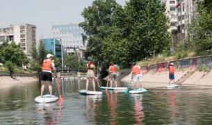 Activitatea neobişnuită care îi scoate pe bucureşteni din case: "E mai greu la început"