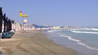 Staţiunile în care a fost arborat steagul roşu. Turiștii nu au voie să intre în apă din cauza curenţilor