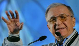 Ion Iliescu aşteaptă rezultatul analizelor. În scurt timp, va afla dacă are sau nu cancer pulmonar