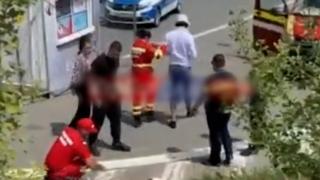 Tânăr urmărit, prins şi bătut cu o cheie de strâns roţi, în parcarea unui mall din Constanţa