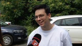 Preferă munca în locul facultăţii. 